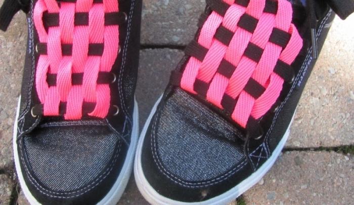 Як зав'язувати шнурки на кедах красиво?