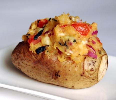 Рецепт крихти-картоплі з копченою грудинкою, сметаною і зеленню