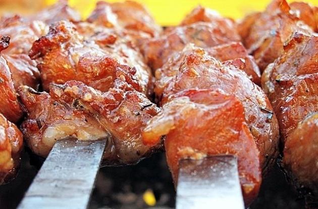 Соковитий і ароматний шашлик зі свинини: рецепт по-кавказьки