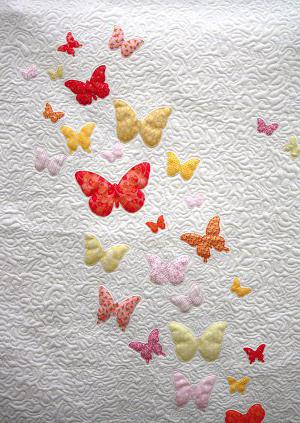 Метелики з гофрованого паперу: витончена прикраса своїми руками