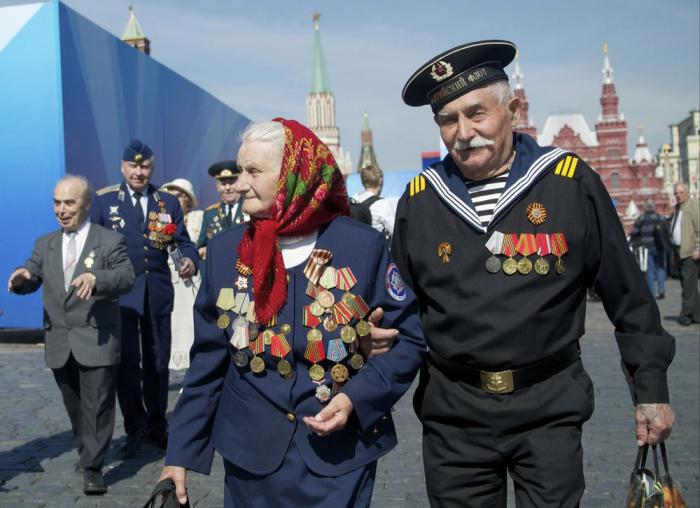 Ветеран праці федерального значення: пільги, виплати, права