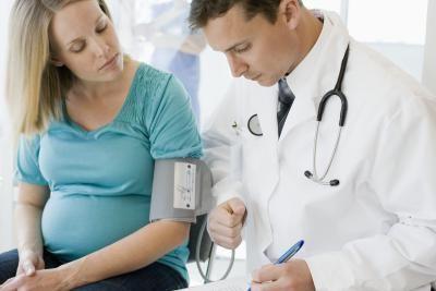 Як лікувати молочницю при вагітності: навіщо це потрібно, і як зробити це максимально безпечно і ефективно